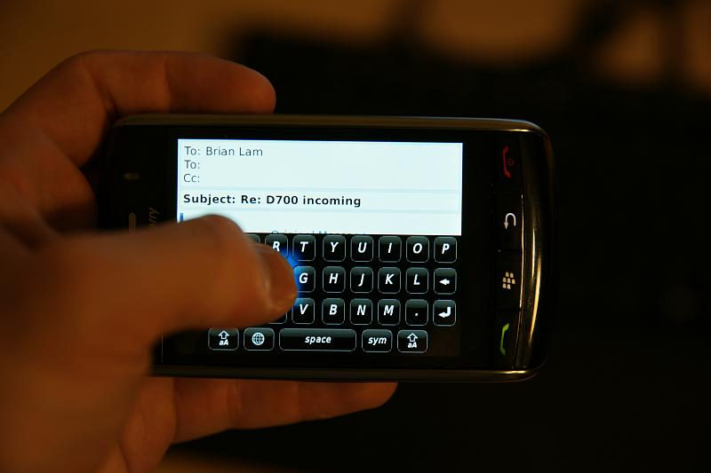 Illustration for article titled BlackBerry Storm Review (Verdict: Not Quite a Perfect Storm)